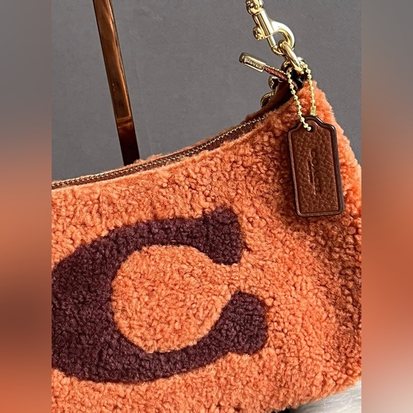 CE557 - Coach Teri Shoulder Bag with Coach Motif - Picture 3 of 14